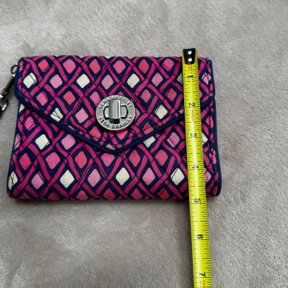 Vera Bradley Canterberry Magenta‎ Quilted Turnlock Wristlet Wallet Pink Navy